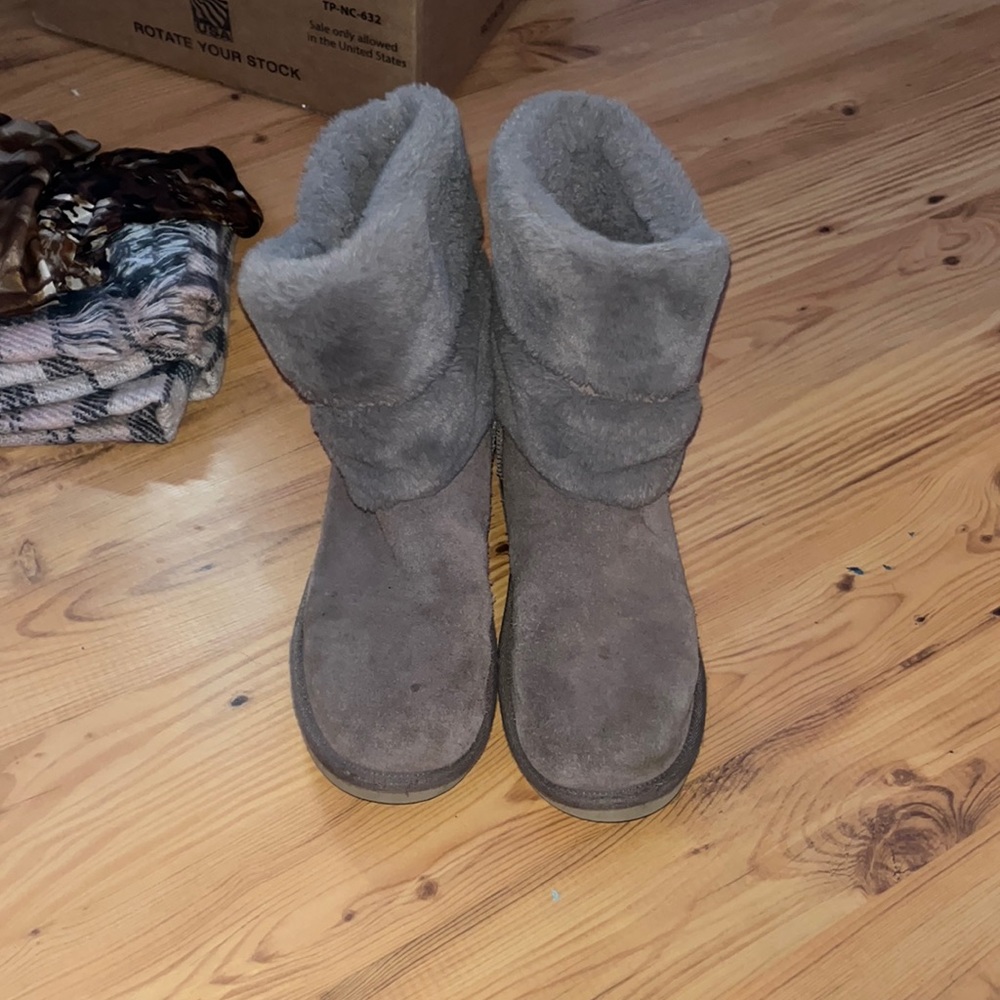 UGG boots fluffy sides great condition